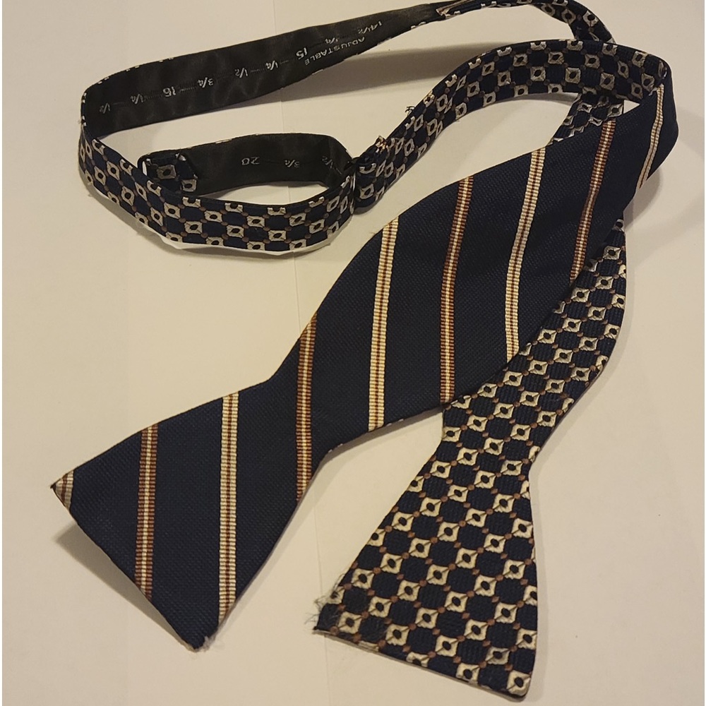 Super nice reversible bowtie!